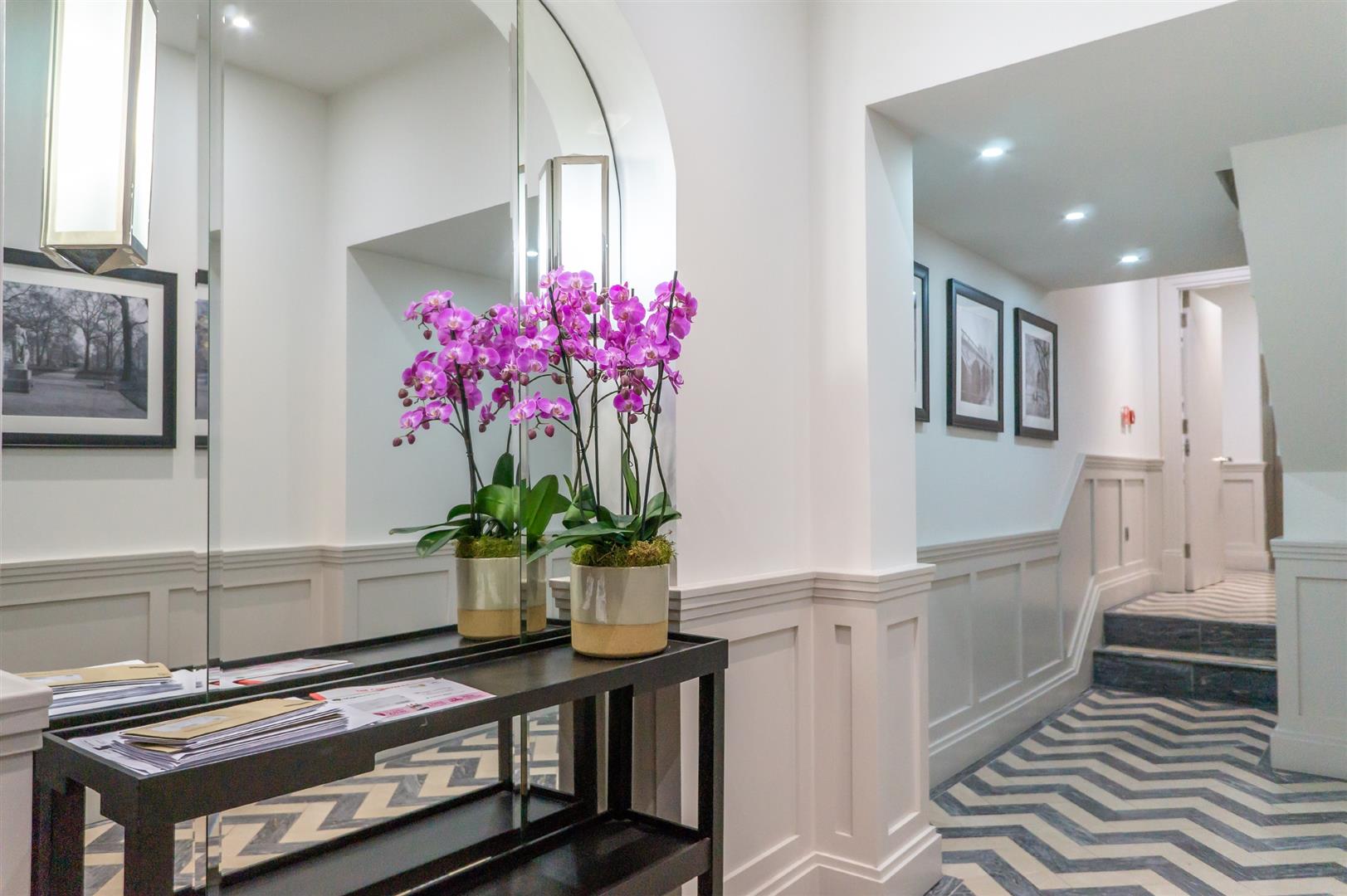 Mount Row, Mayfair